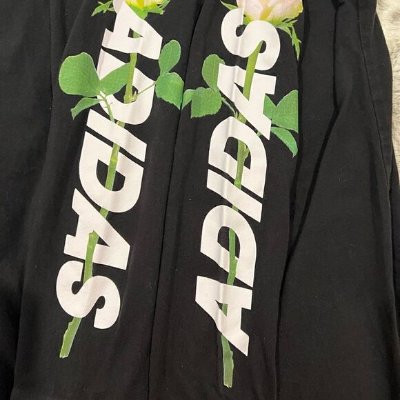 adidas Black Floral Rose graphic Tee size Medium - Picture 6 of 6